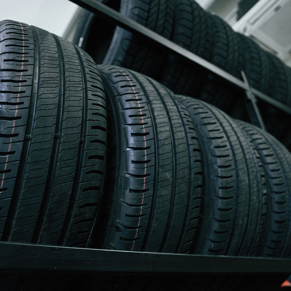 New tires are placed on the storage rack in the car workshop